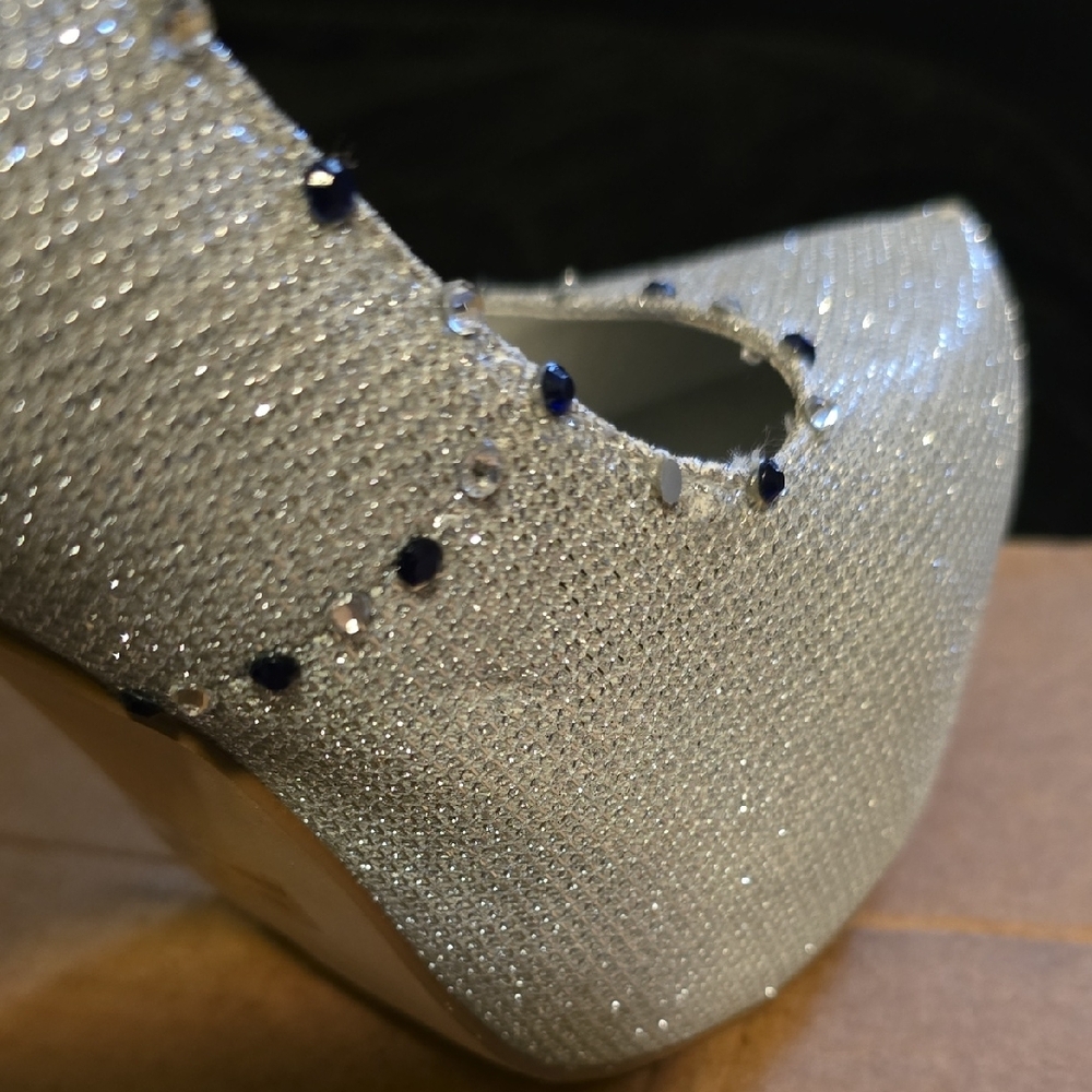 Dream Pairs Silver and Blue Heels - Picture 9 of 12